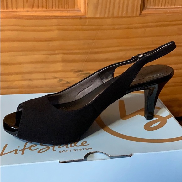 High Heels - Picture 3 of 4